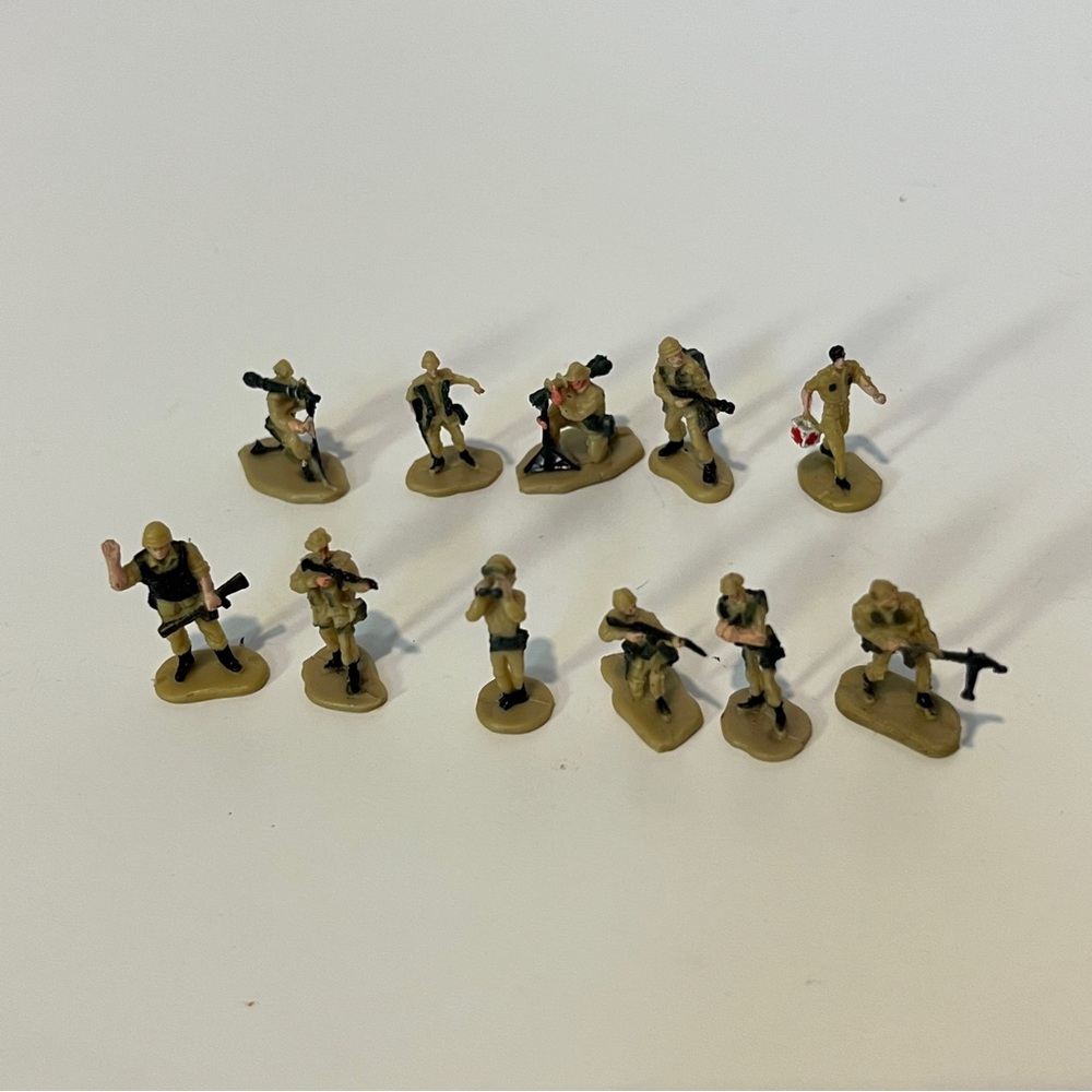 Vintage Micro Machines Military Soldiers Lot of 11 Army Mini Men #30 Galoob Toys